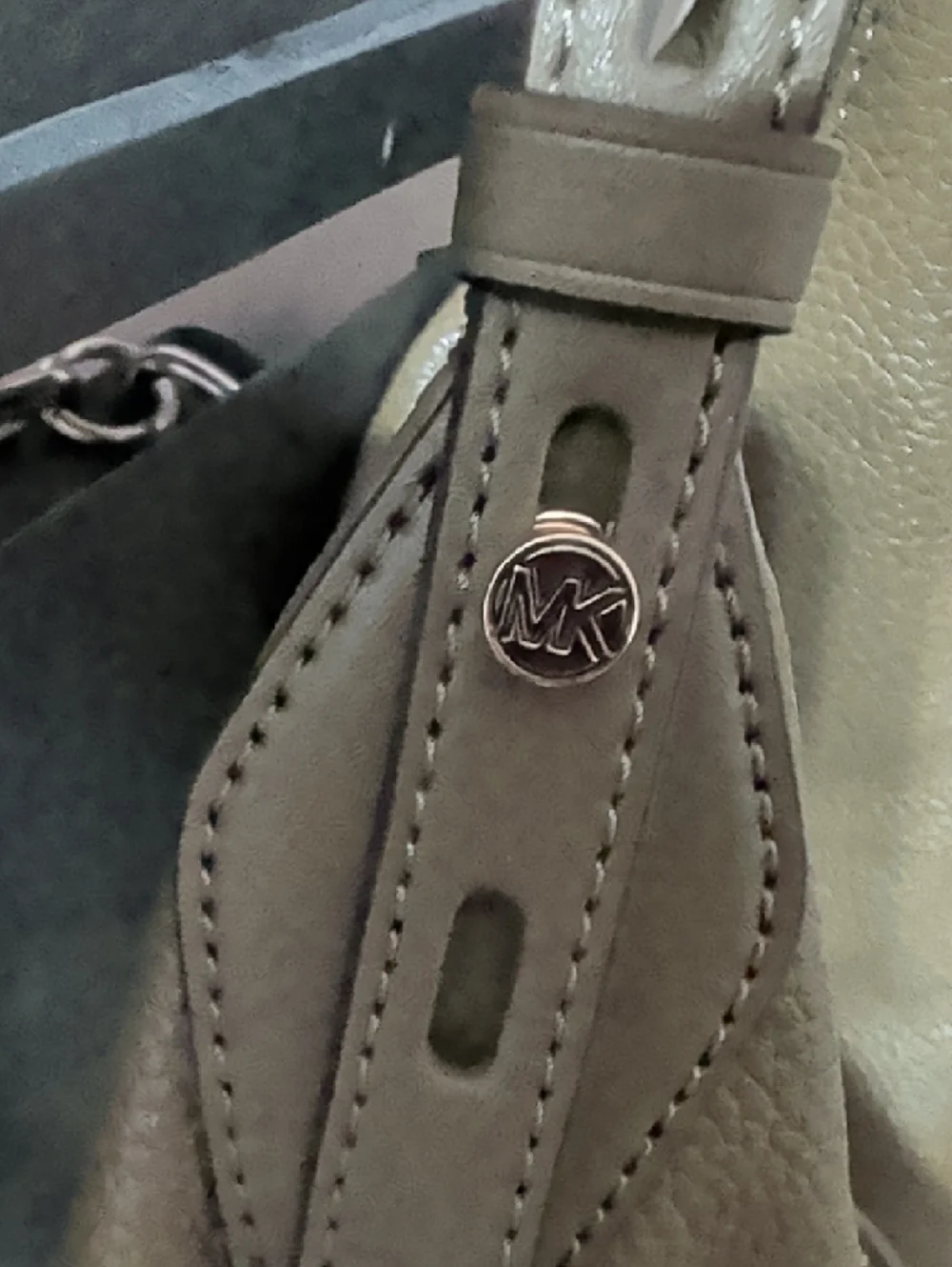 NWOT Michael Kors Olive Pebbled Leather Hobo Bag with Gold Hardware - Picture 3 of 5